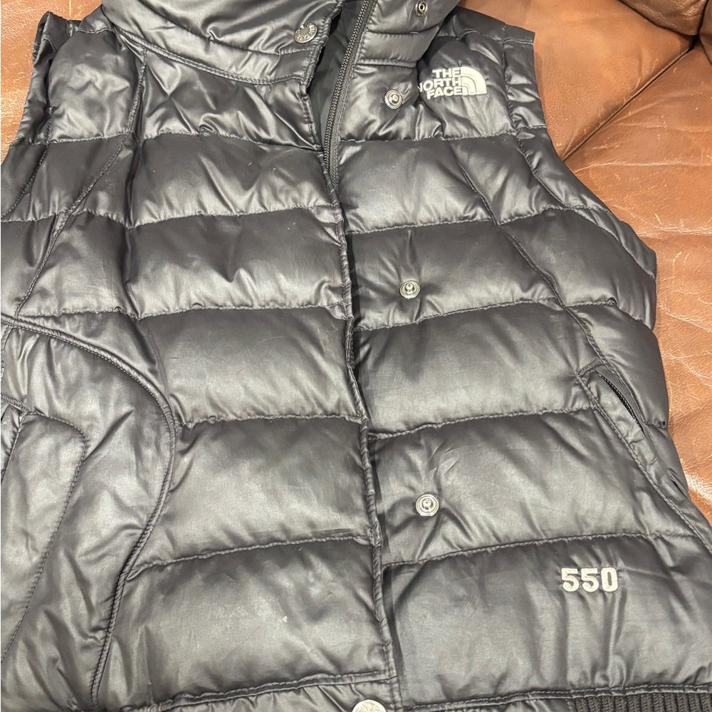 The North Face women Black Puffer Vest 550